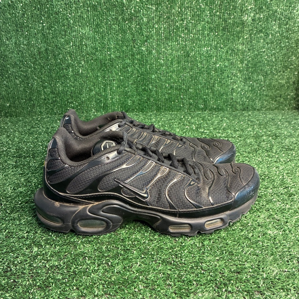 Nike Air Max Plus TN Mesh Tuned Athletic Sneakers Triple Black Mens Size 8.5